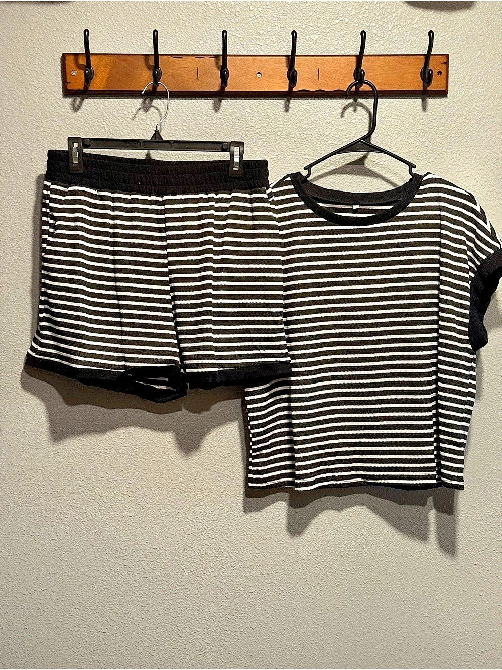 Striped Short-Sleeve Set in Black & White Size Large